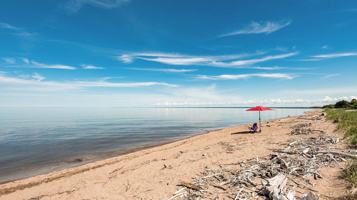 Park Point House | BEACH FRONT, PARK POINT, RARE FIND