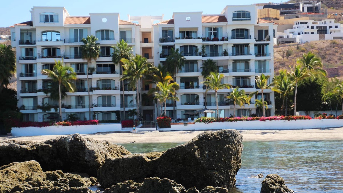 La Paz Condo | Beach Front Penthouse Condo La Concha, Restaurant, Pool, Bar, Jacuzzi, Beach.