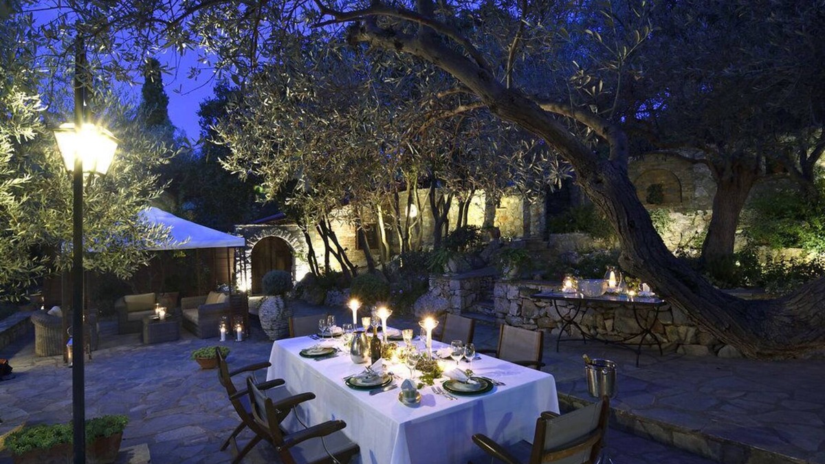 Pella Region Villa | Beach Front, Romantic Escape, Breathtaking Views, 'Pieds dans L'eau', & More