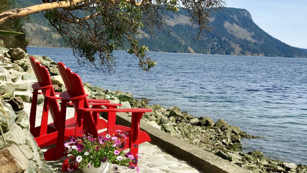 Maple Bay House | Beach front suite in Maple Bay, steps away to your own private beach patio