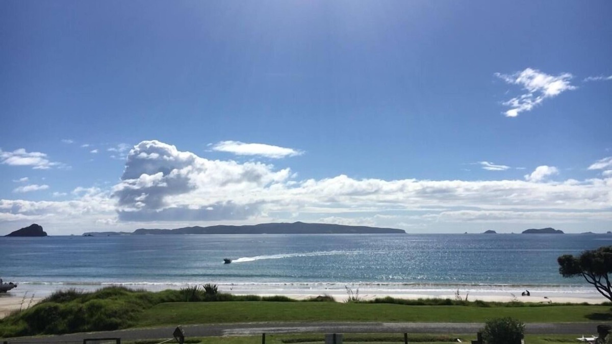 Opito Bay House | Beach front with stunning views of Opito Bay