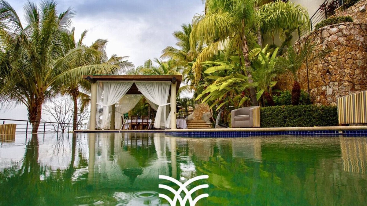 Boca de Tomatlan Villa | Beach Frontage Family vacation Villa offering pure luxury, comfort, relaxation