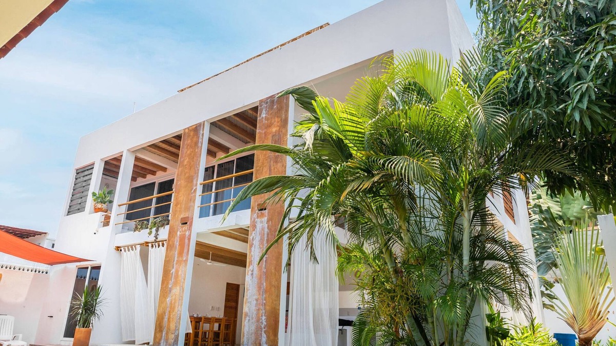 Los Tamarindos House | Beach Getaway + Pool, BBQ & Walk to Playa Zicatela