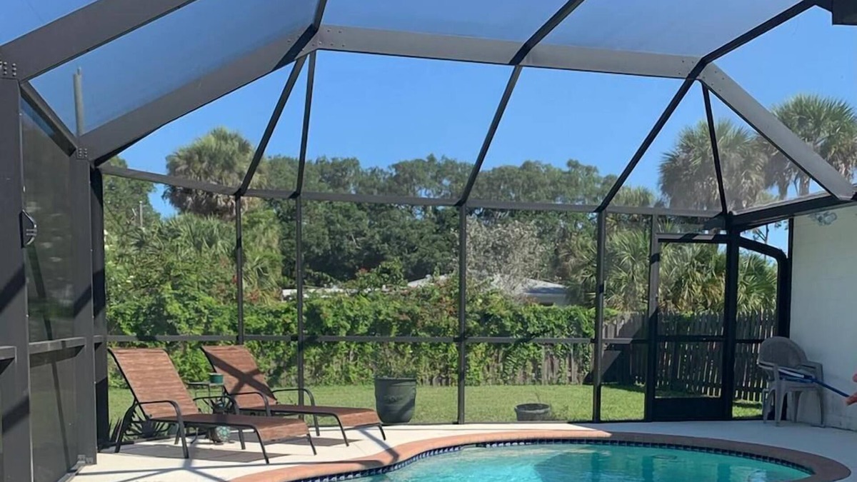 Venice Gardens House | Beach getaway! Perfect for family in a heated private pool!