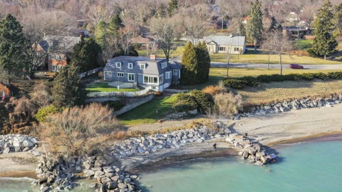 North Bay House | Beach Home with Private Beach on Lake Michigan - “Lady Blue”