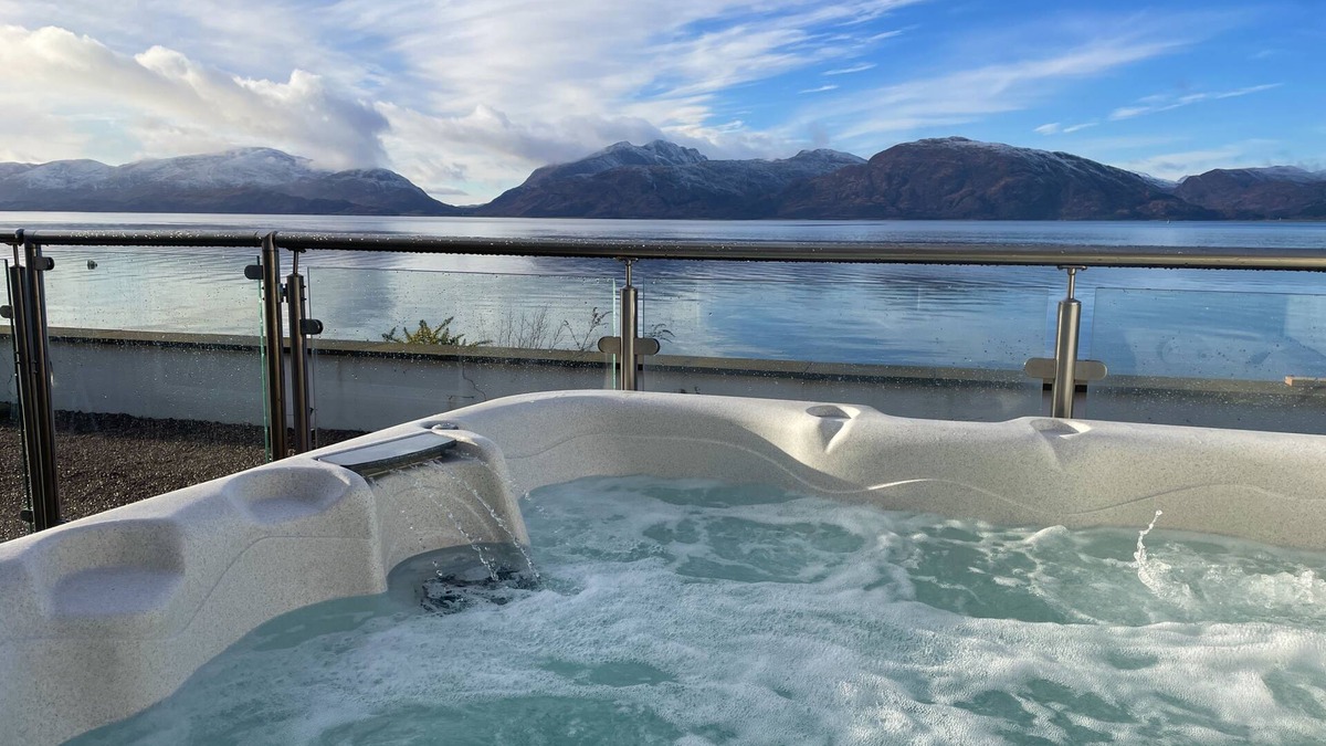 Kentallen Cottage | Beach House 3 with Hot Tub - sleeps 9 guests in 4 bedrooms