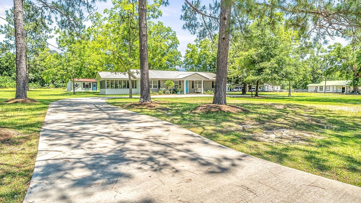 Laurel Hill House | Beach House Blue 4/2 Home Beach on a Budget