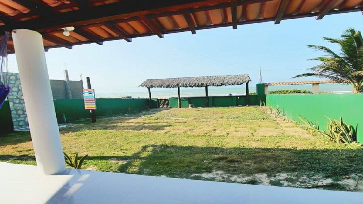Baleia House | Beach house, facing the sea. "Foot on the sand"