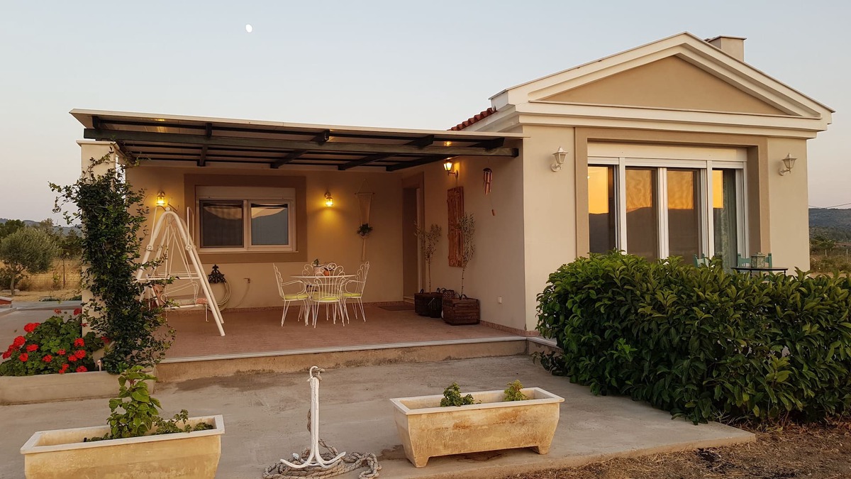 Vatera House | Beach house in Skala Polichnitou, Lesvos, Greece
