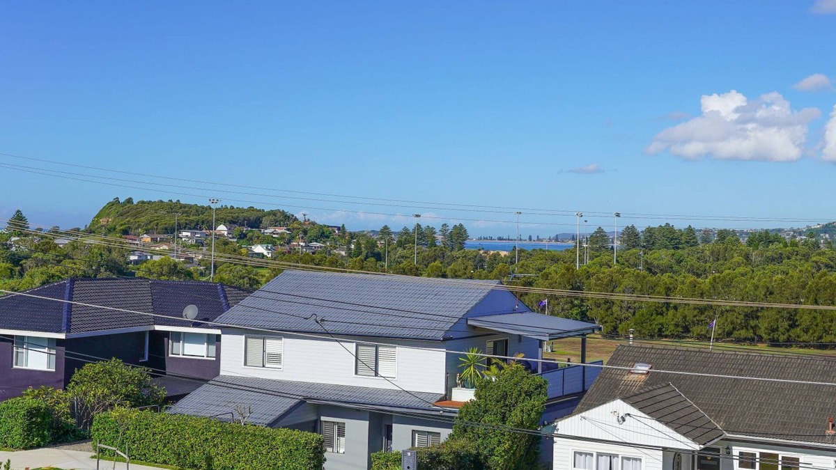 Warriewood Apartment | Beach House Upper Unit