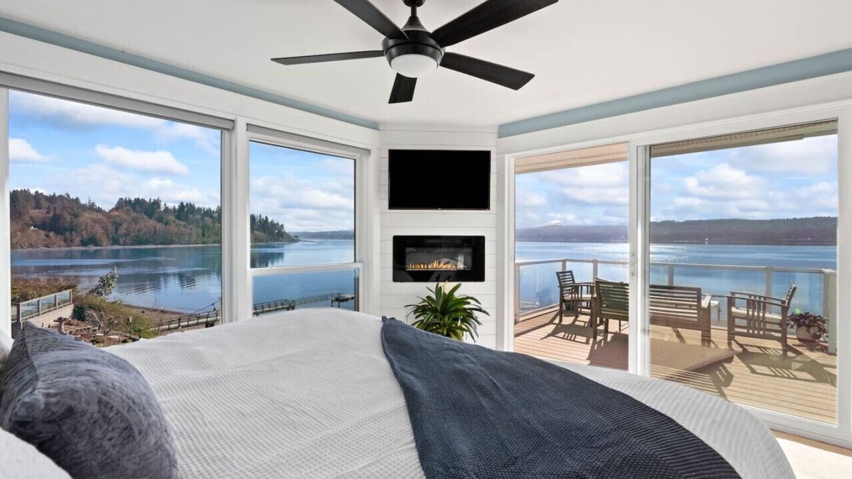 West Hills House | Beach house w/Kayaks & Game Room!