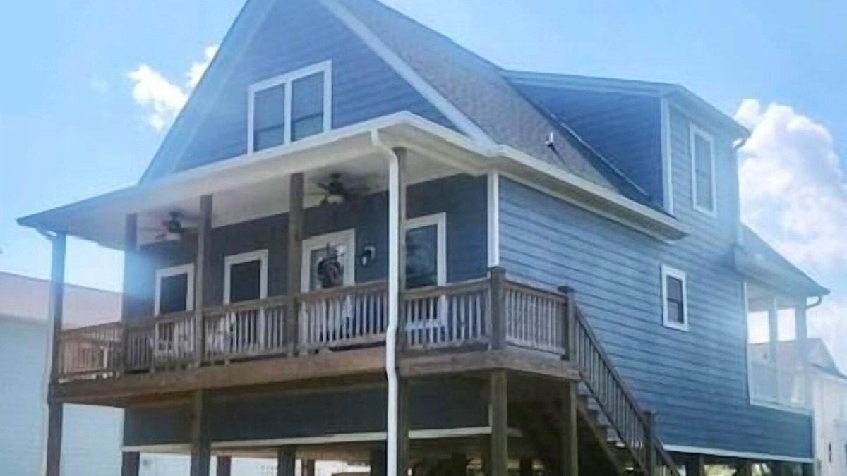 Island Oaks House | Beach House with Community day dock and beach access