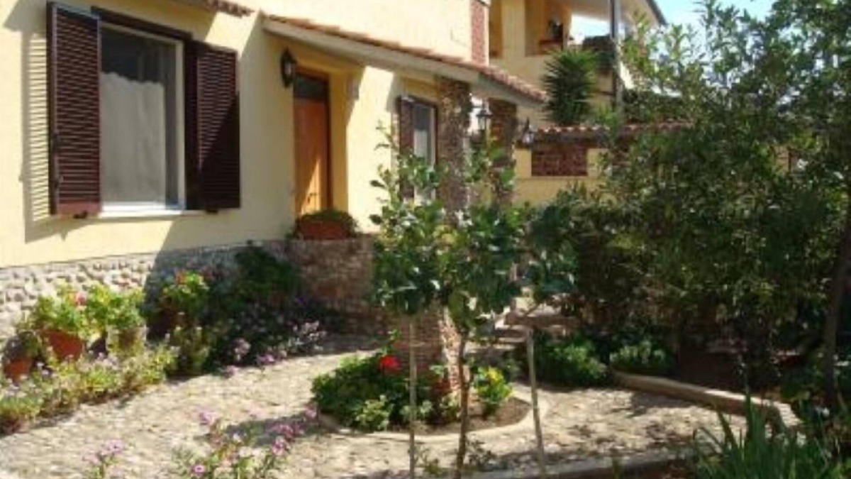 Cerreto Apartment | BEACH HOUSE WITH GARDEN NEAR ROME