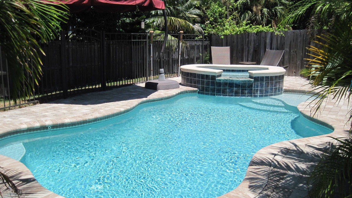 Beach Club Colony House | BEACH HOUSE WITH PRIVATE SALTWATER POOL & SPA + WALK TO BEACH