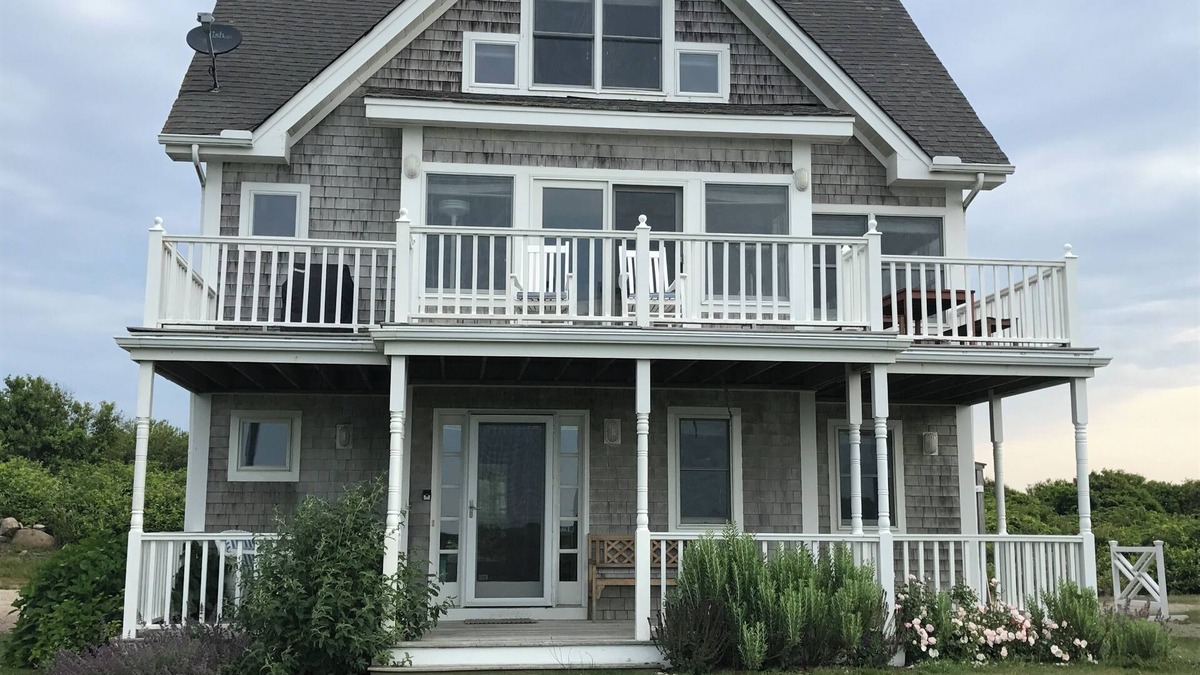 New Shoreham House | Beach is just steps away! Private path from upscale family home! Booking 2025!