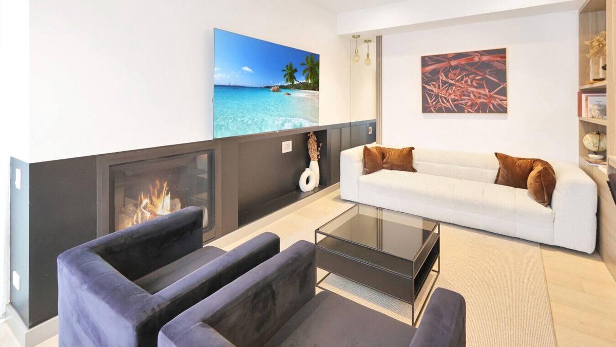 Ocean Grove Apartment | Beach Luxury On The Park- Fireplace, Aircon, Parking, 2 bedroom, 3 bathrooms Sleeping 6