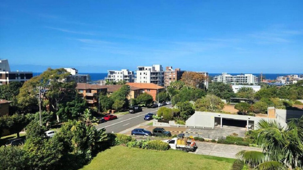 Wollongong CBD Apartment | Beach Pad at North Wollongong