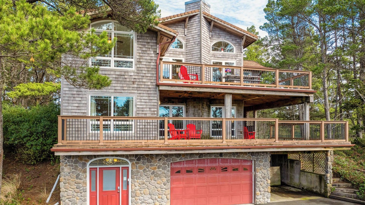 Nehalem House | Beach Pine MCA#1575- Hot tub, Dog friendly, ping pong, fenced yard