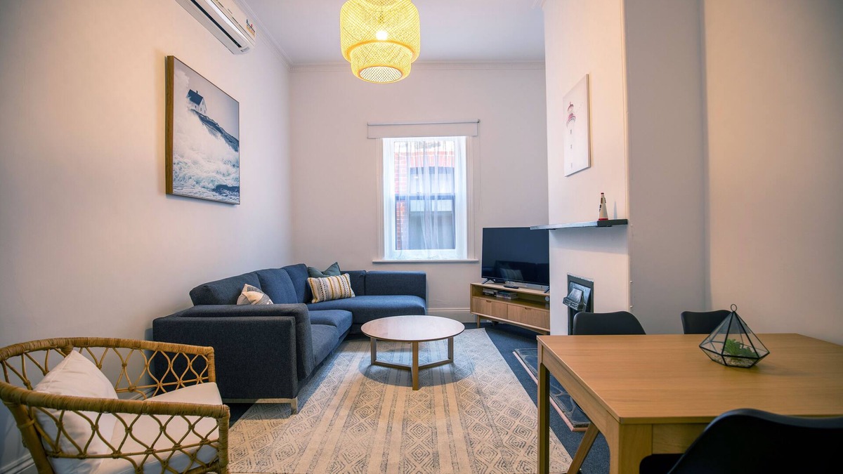 Glenelg South House | Beach & Pines | Large 3BR House Glenelg | Wifi | BBQ