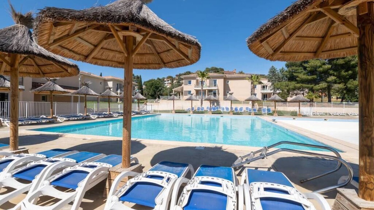 Les Bormettes Apartment | Beach Pool Steam room Tennis