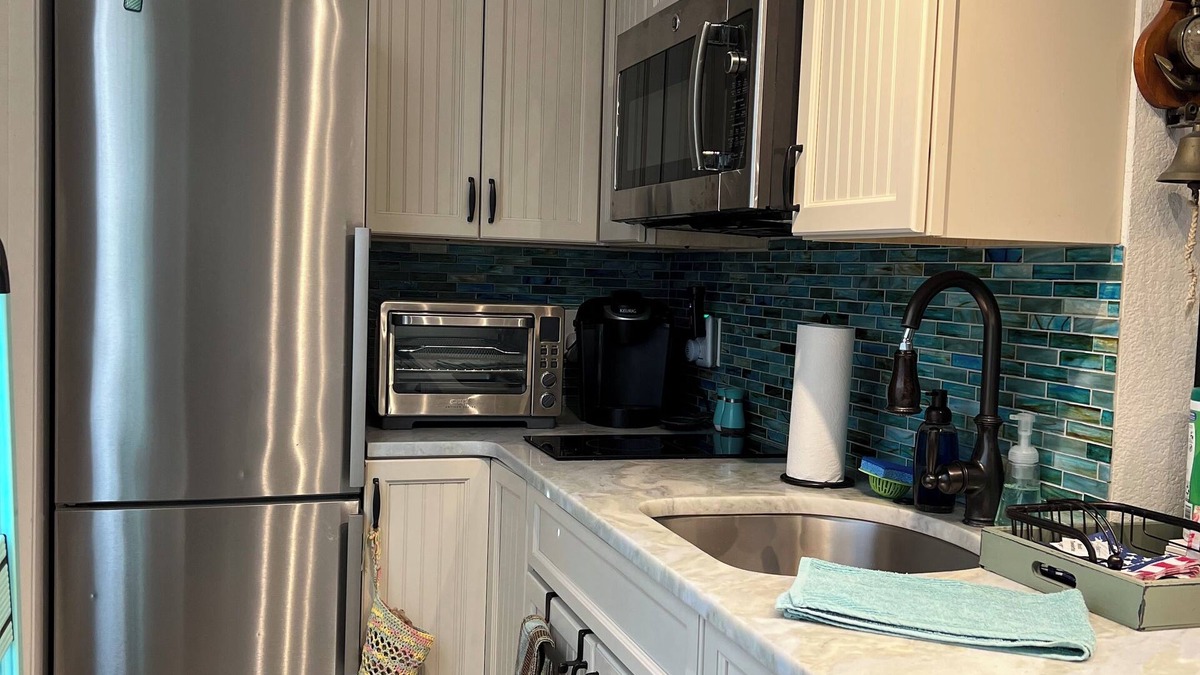 South Peninsula Historic District Apartment | Beach -Pool -Home Away From Home- MOST Amazing SUNRISE-Racing-Bike Week-Concerts