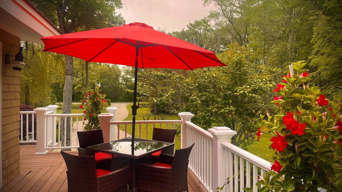 North Hampton House | Beach Retreat with deck and hot tub - short walk to ocean