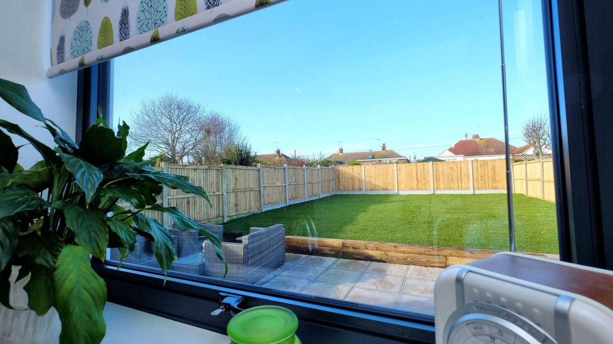 Swalecliffe House | Beach Retreat With Parking Near the Sea