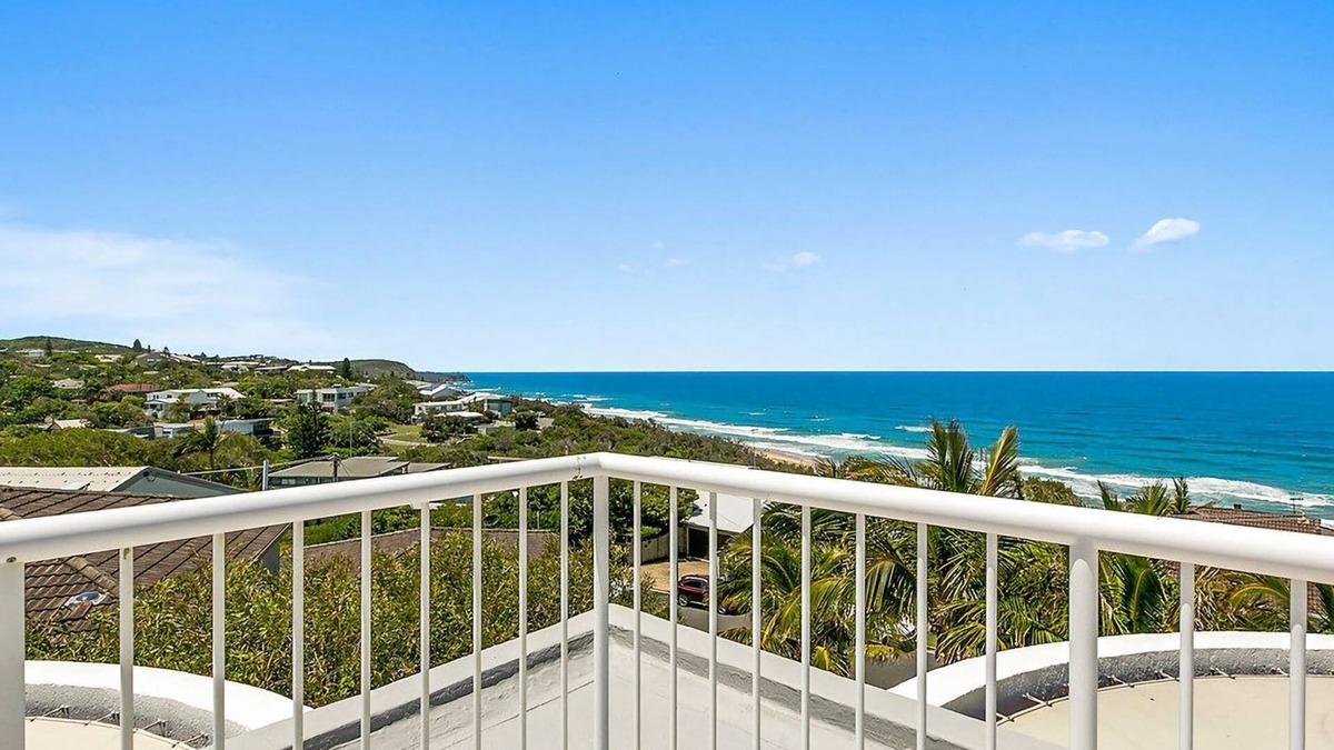 Sunrise Beach Apartment | Beach Side Penthouse with Ocean Views - 3/41 Tingira Crescent