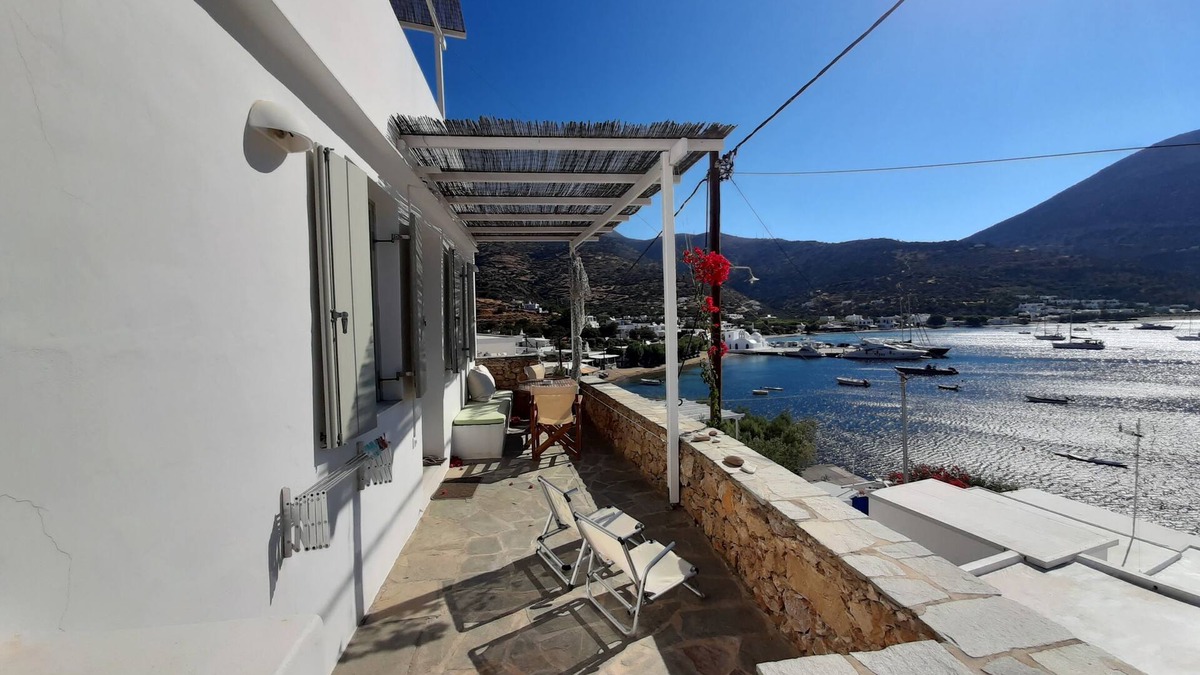 Vathi Apartment | Beach Side Studio