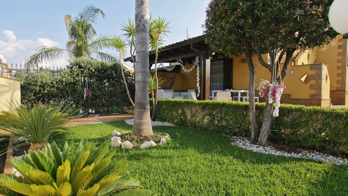Solfarelli Villa | BEACH side villa for a SEA holiday near Cefalù, 2 bedrooms, Wi-Fi, A/C & Garden