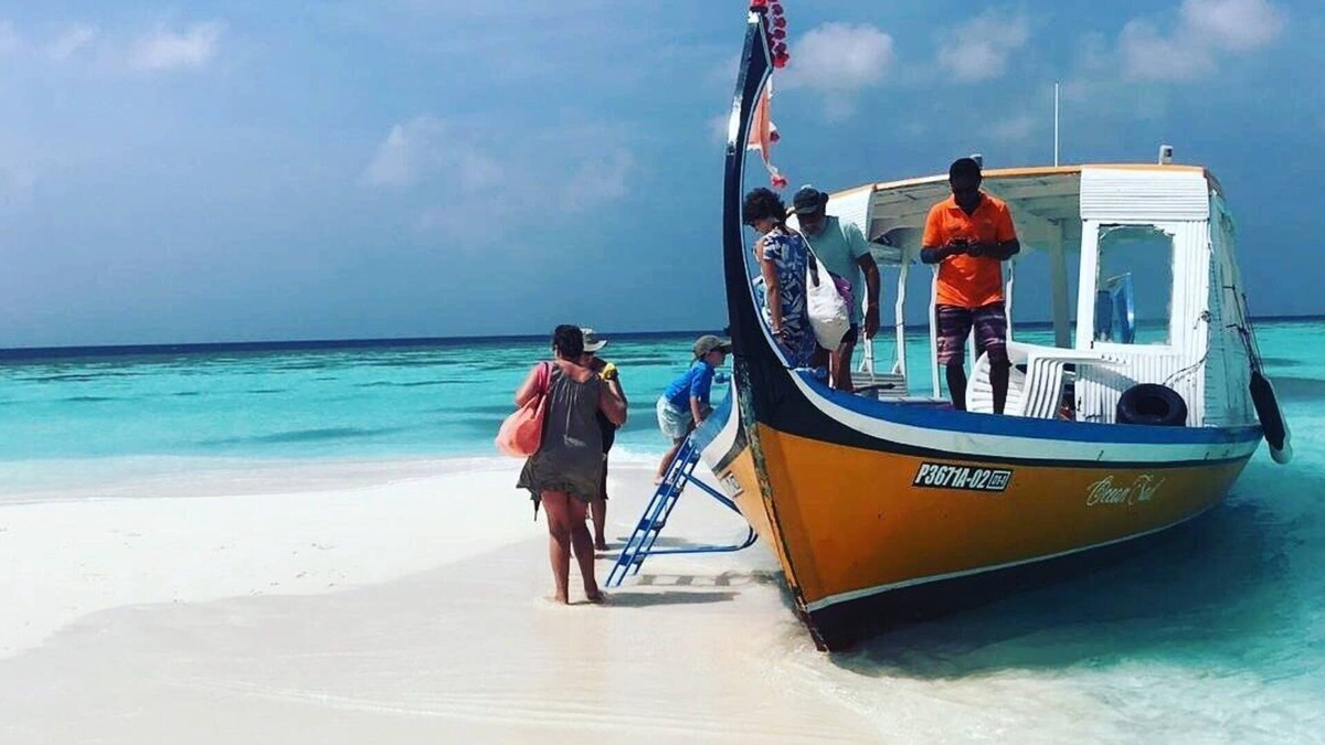 Hangnaameedhoo House | Beach stay in Maldives