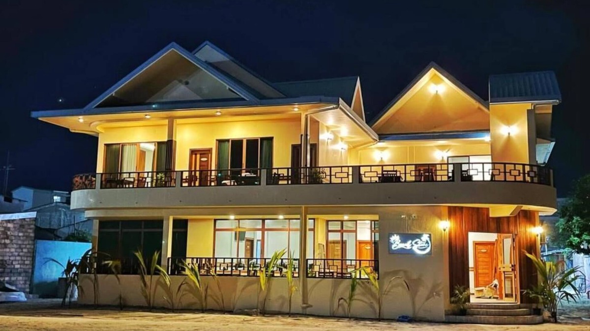 Gulhi House | Beach Stone