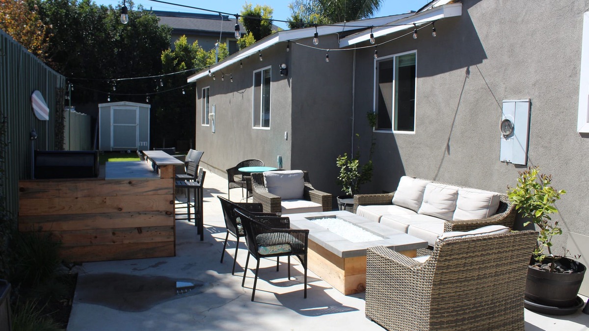 Downtown House | Beach Style Bungalow Disney/Knotts /Newport Beach1.2 mile to ocean.