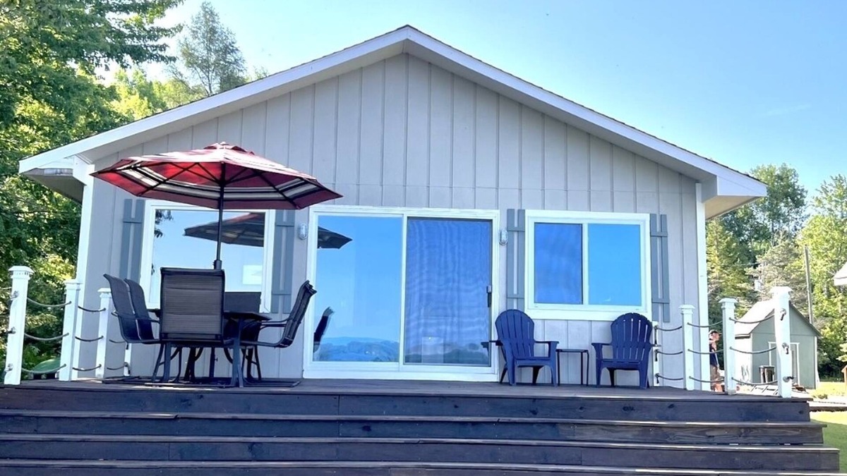 Petoskey Cottage | Beach Themed Cottage on Crooked Lake - Sleeps 6