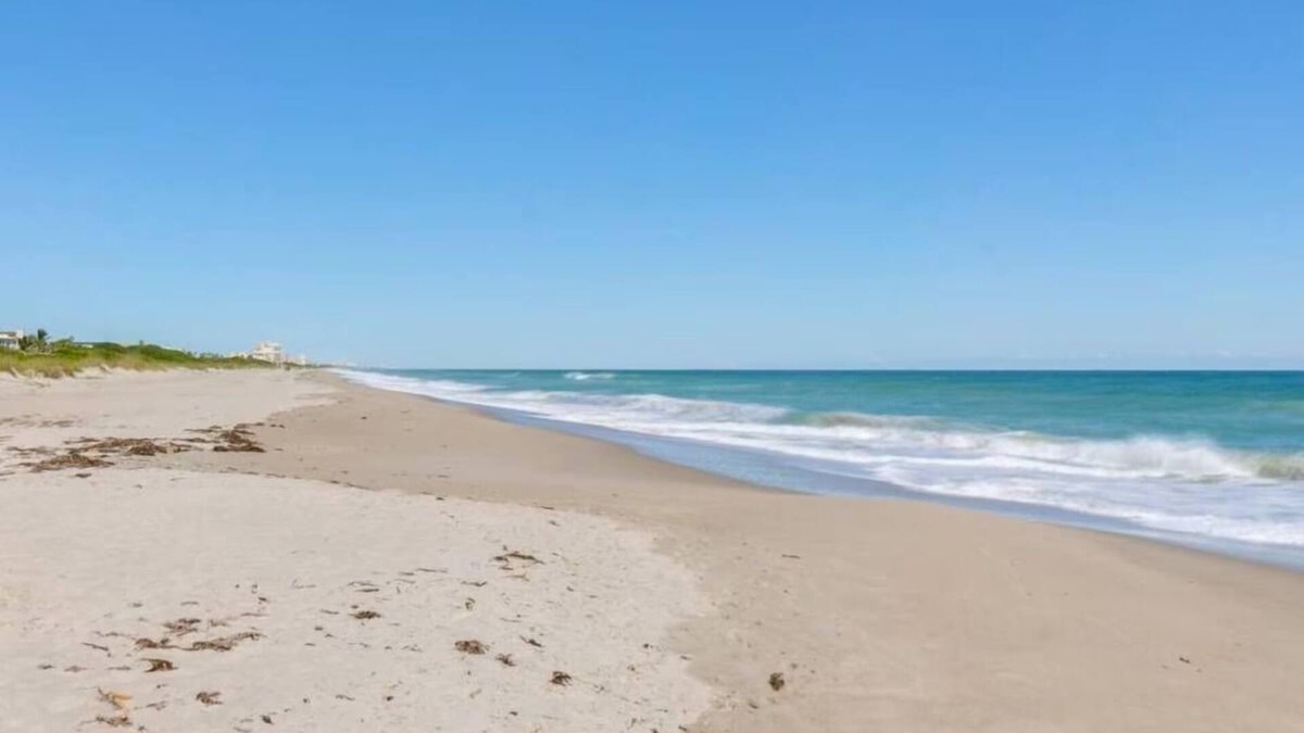 Beau Jeans Of Melbourne Beach Resort | Beach Time Retreat: Enjoy the Comforts of Coastal Living