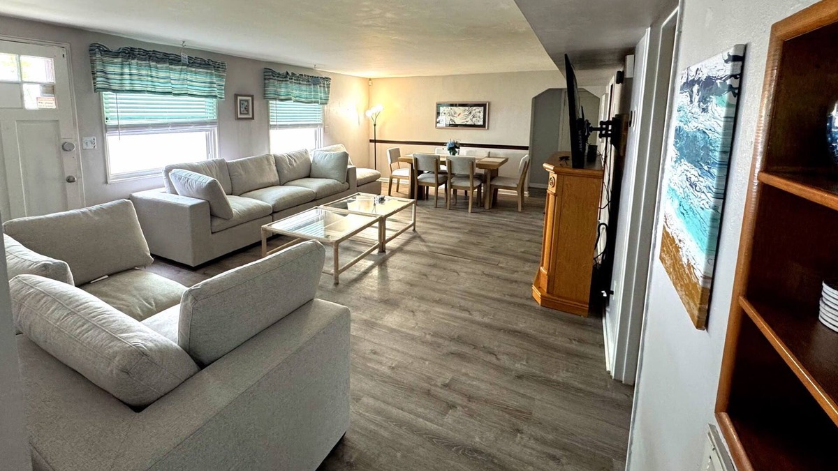 Bayview House | Beach Vacation Home 1.5 Blocks from Beach