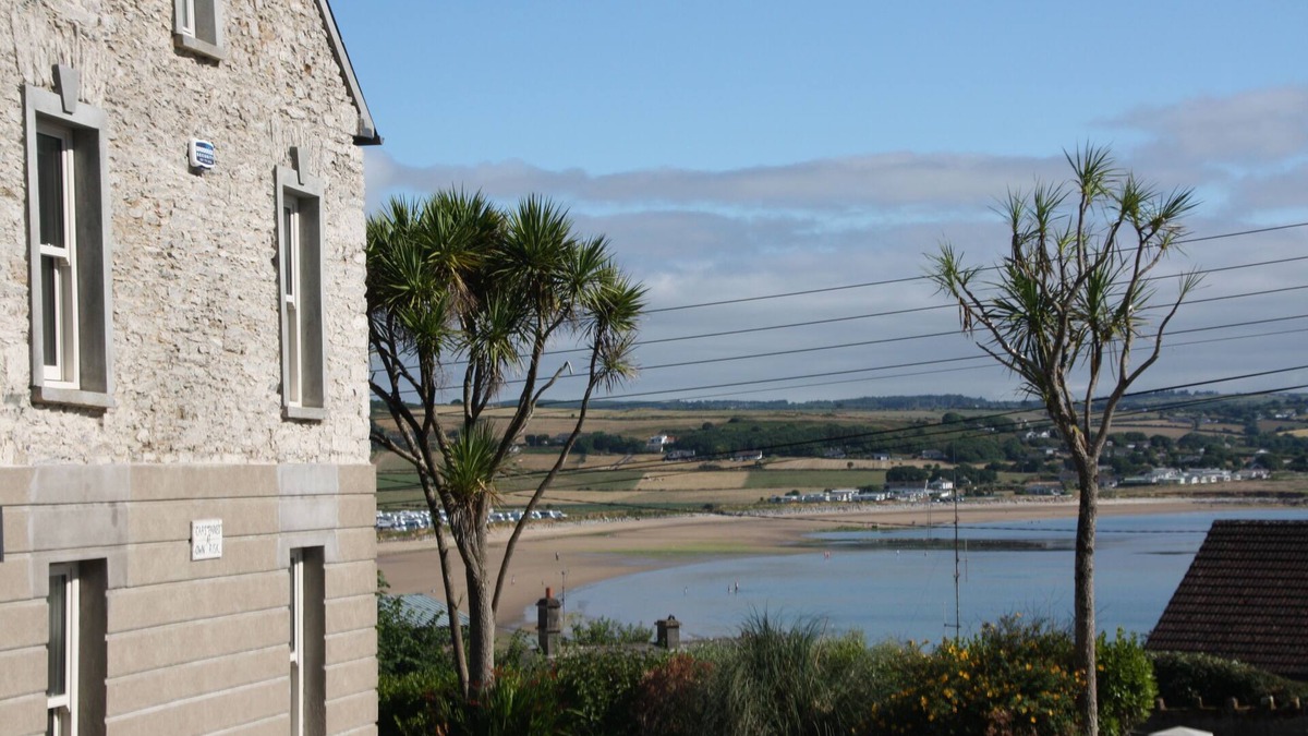 Ardmore House | Beach view, period house, contemporary fitout in historic, fishing village