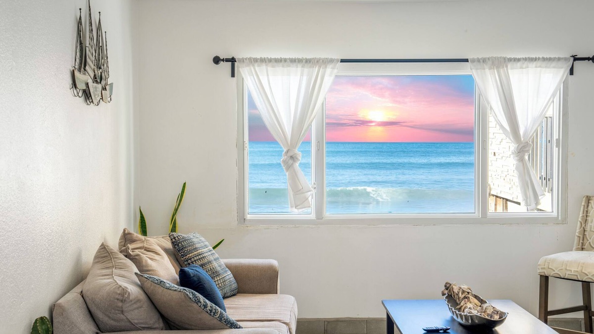 Costa House | BEACH-VIEWS - 4 BDR HOUSE - Sleeps 10 w/Free PKG