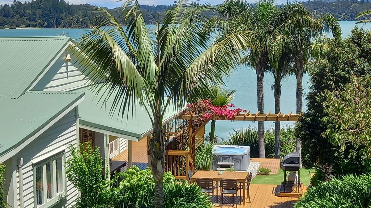 Russell Villa | Beach Villa - Fully air conditioned - Spa & private beach