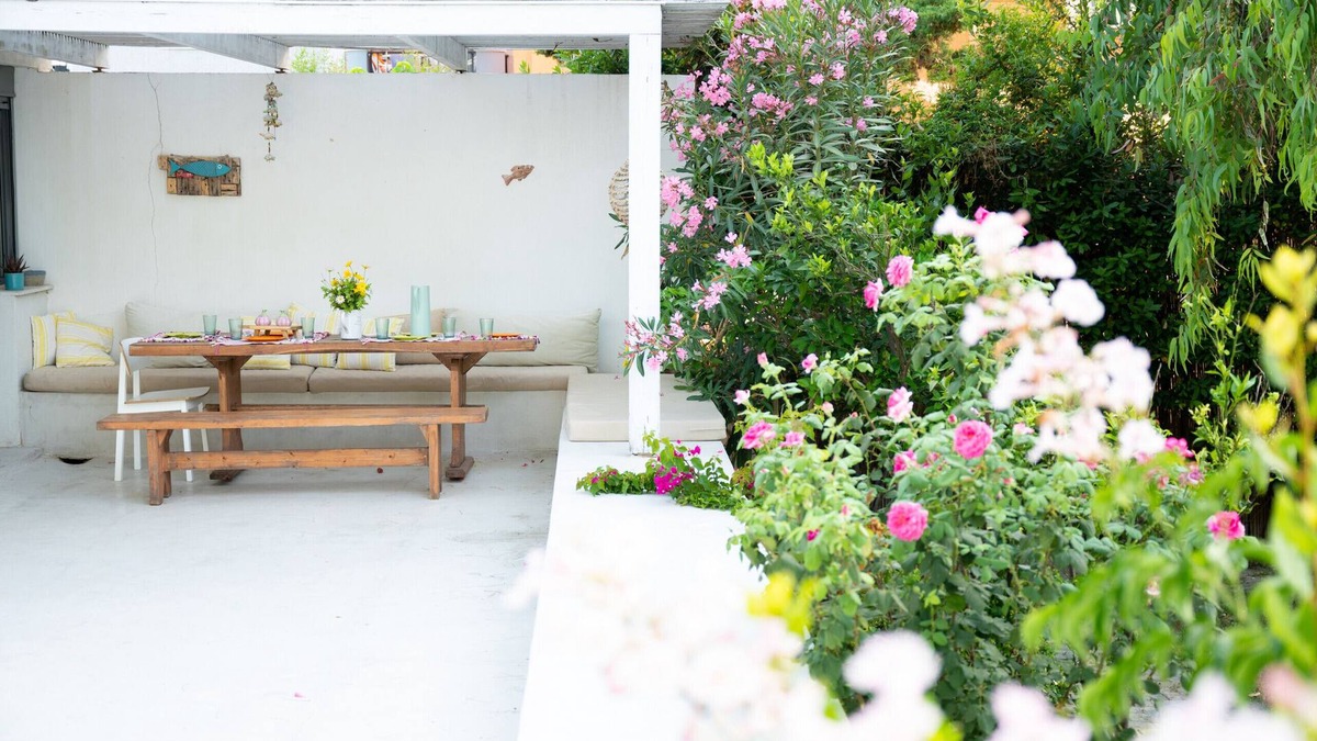 Kanatadika Villa | Beach Villa Next To The Waves!