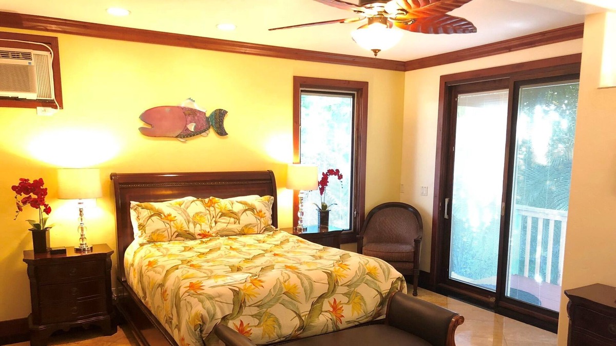 Kahului Villa | Beach Villa with large Pool, Perfect for Kiters & Windsurfers, Families