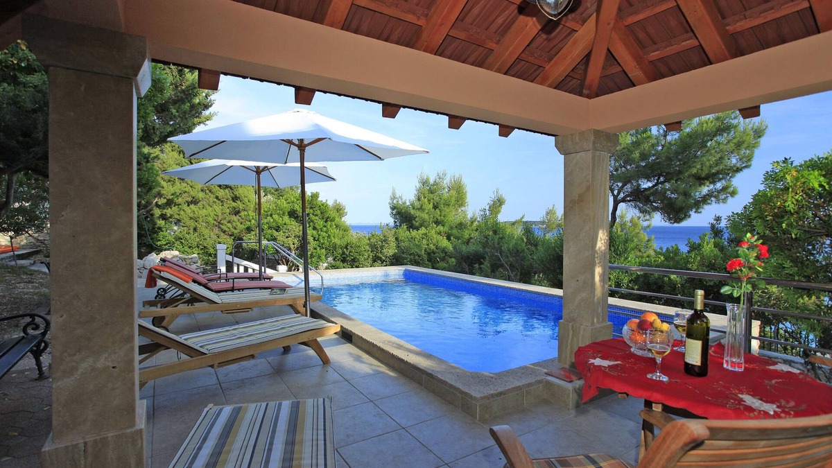 Potirna Villa | Beach villa with pool, boat dock, parking for 8 persons Korcula