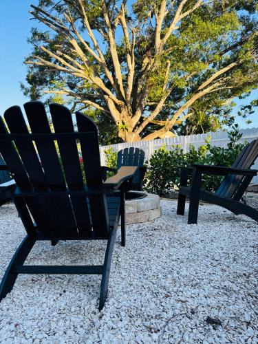 Bayou Oaks Apartment | Beach, Work & Relax I Sarasota Cassia I Month Disc I Fire Pit