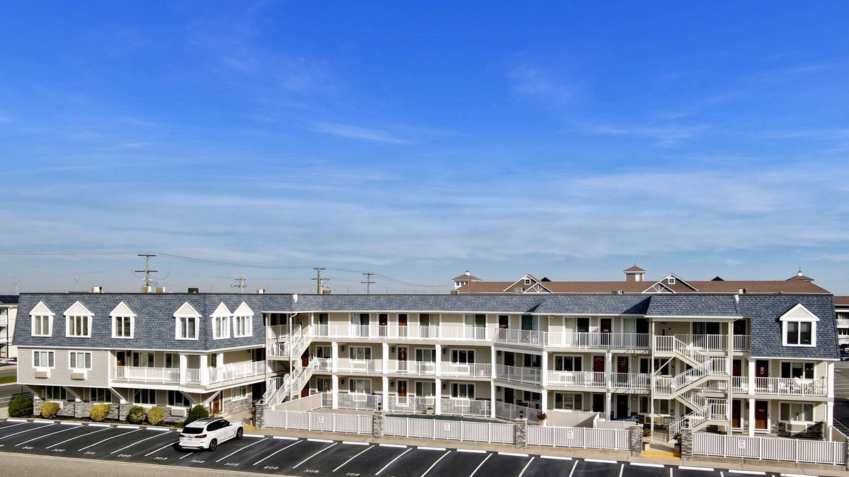 Avalon Condo | BEACHBLOCK LOCATION! Merrimac Resort condominium with newly renovated bathroom