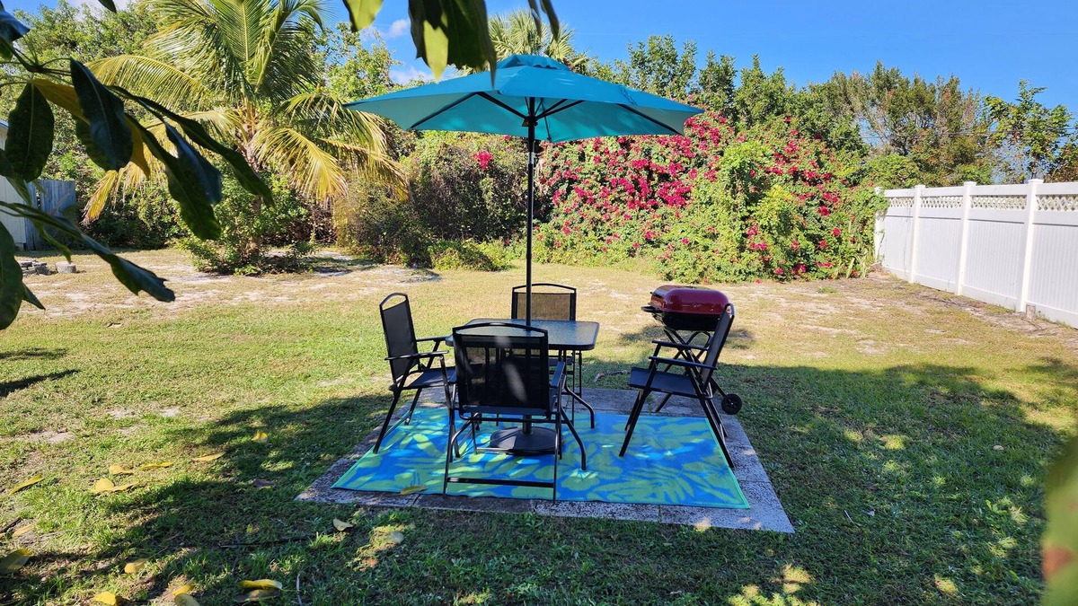 Hobe Sound Villa | Beachcomber Villa - Your Relaxing Beach Town Getaway - Newly Remodeled, King Bed