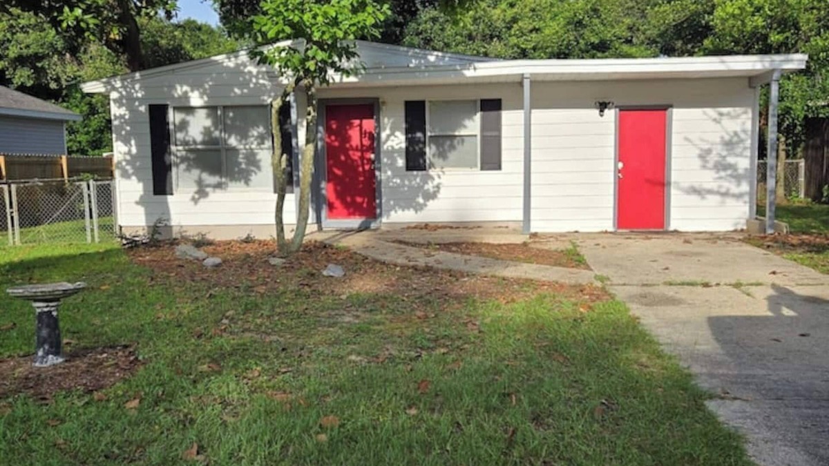 Northwest Pensacola House | Beaches, Golf, shopping, kid and pet friendly!