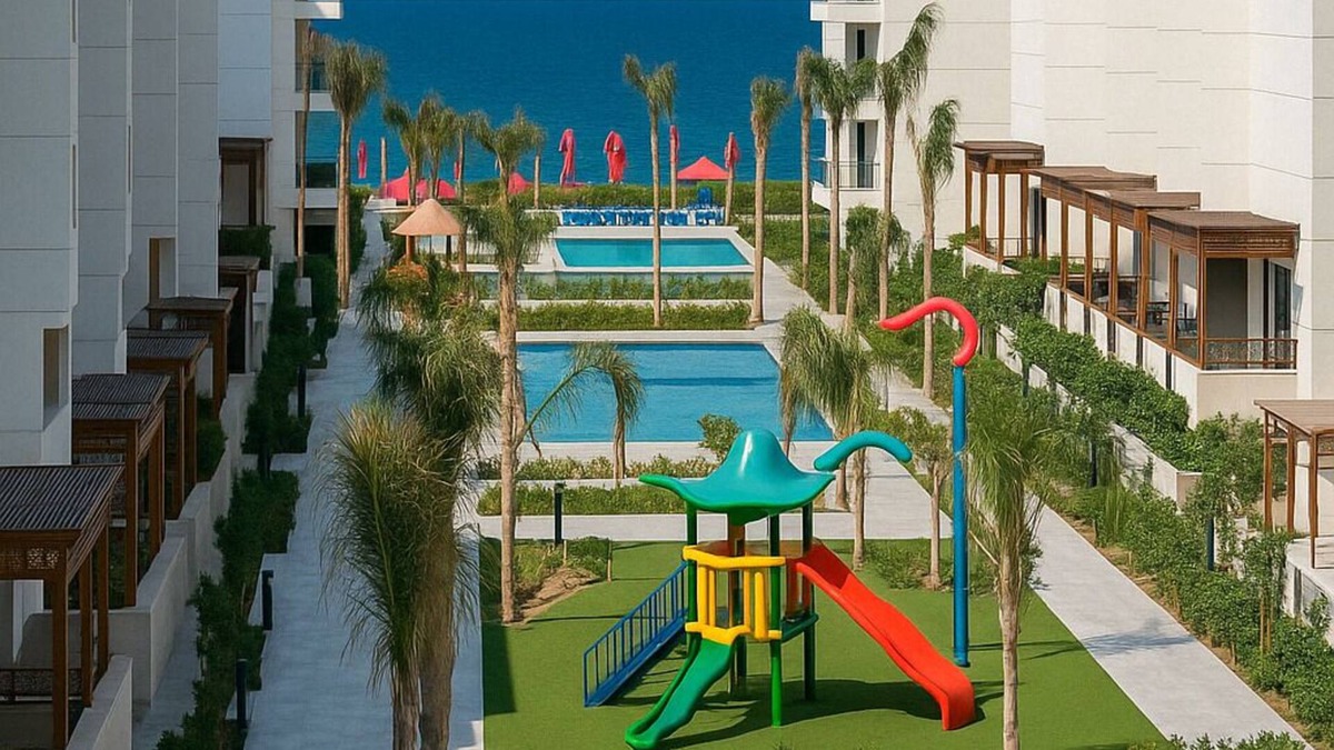 Al-Manasrah Ski Chalet | Beachfront Chalet in Porto Said with Pool & Ga