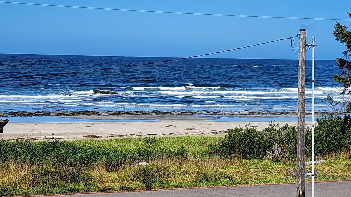 Makah Indian Reservation House | Beachfront 1-bedroom mobile home located in Neah Bay, near Olympic Peninsula