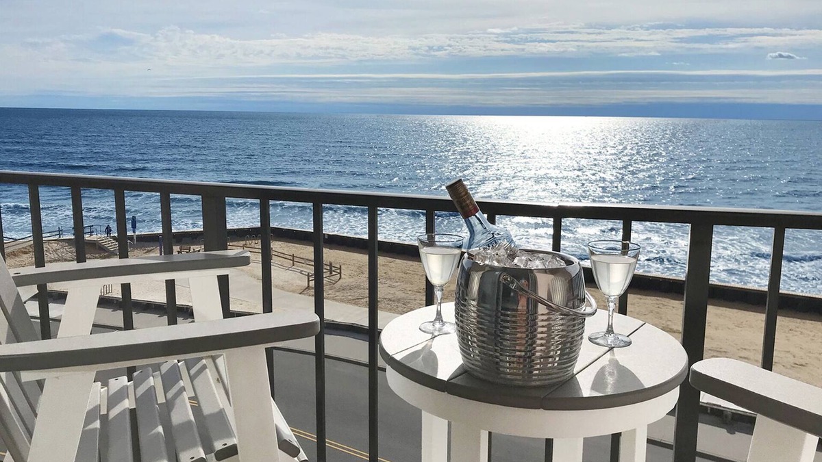 North Wildwood Condo | Beachfront 1Br/1Ba condo, free parking & WiFi w/Heated Pool