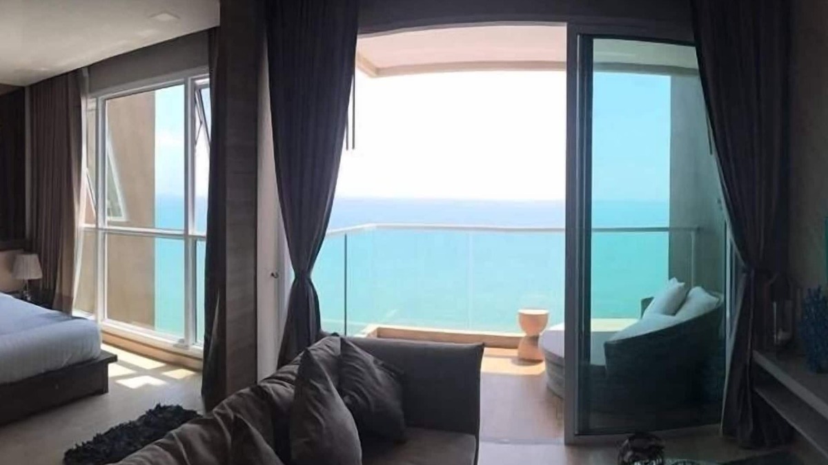 Na Kluea Apartment | BEACHFRONT 1BR STYLISH LUXURY CONDO